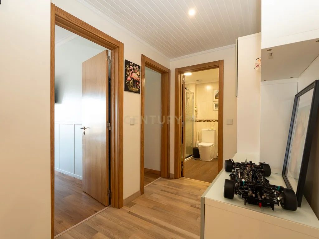 ** ESPECTACULAR APARTAMENTO T2 REMODELADO, NA URBANIZAÇÃO DA ANTA ** - Image 24