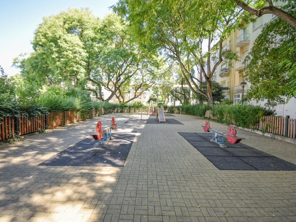 T3 em Alfragide com 125 m² – Oportunidade para Remodelação com Potencial - Image 24