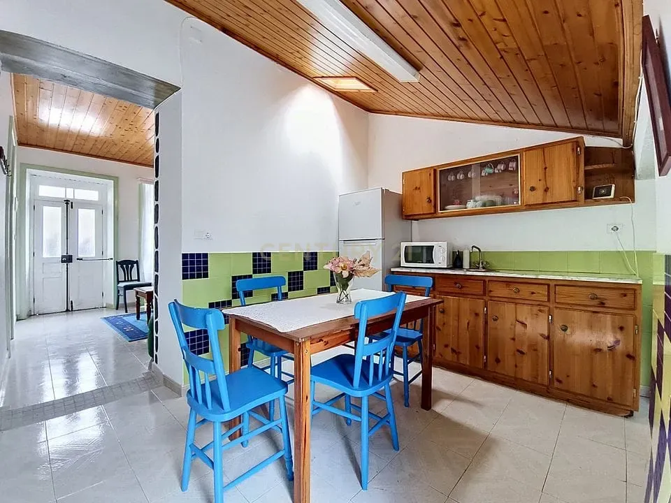 Fotografia 10 de Moradia T1+1 Renovada com Potencial de Investimento – Lomba da Fazenda, Nordeste