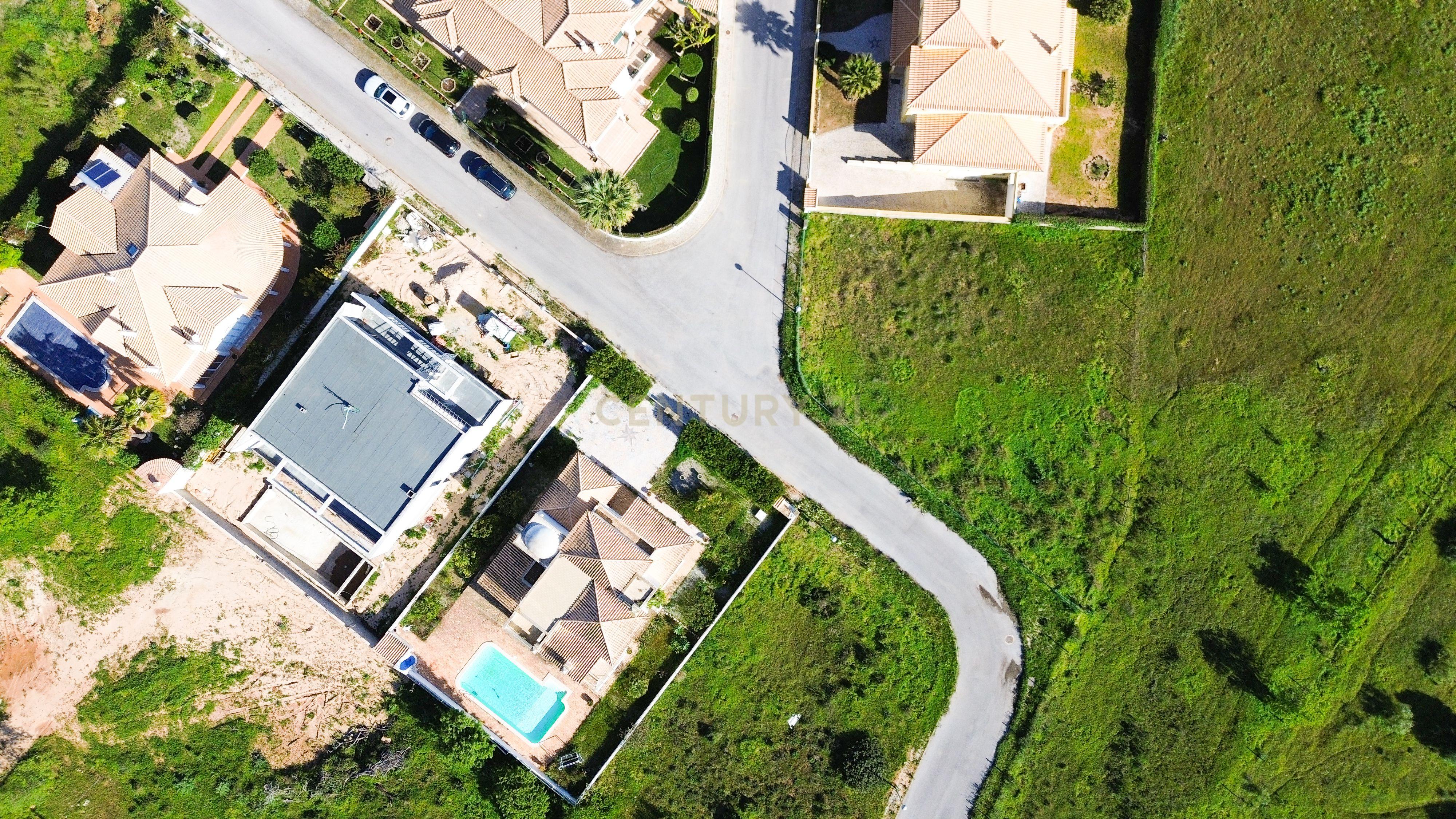 Fotografia 11 de Lote urbano com projeto para moradia contemporânea com piscina