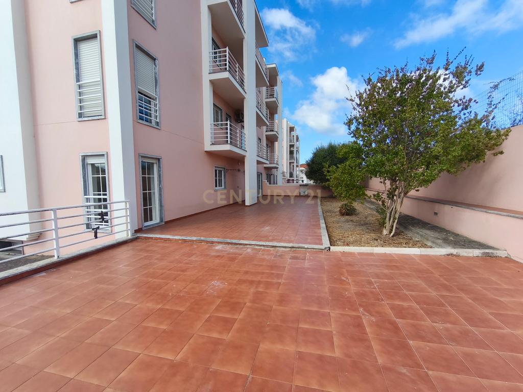 Apartamento T3 para arrendar com terraço de 200m² e garagem para dois carros — Lourinhã - Image 18