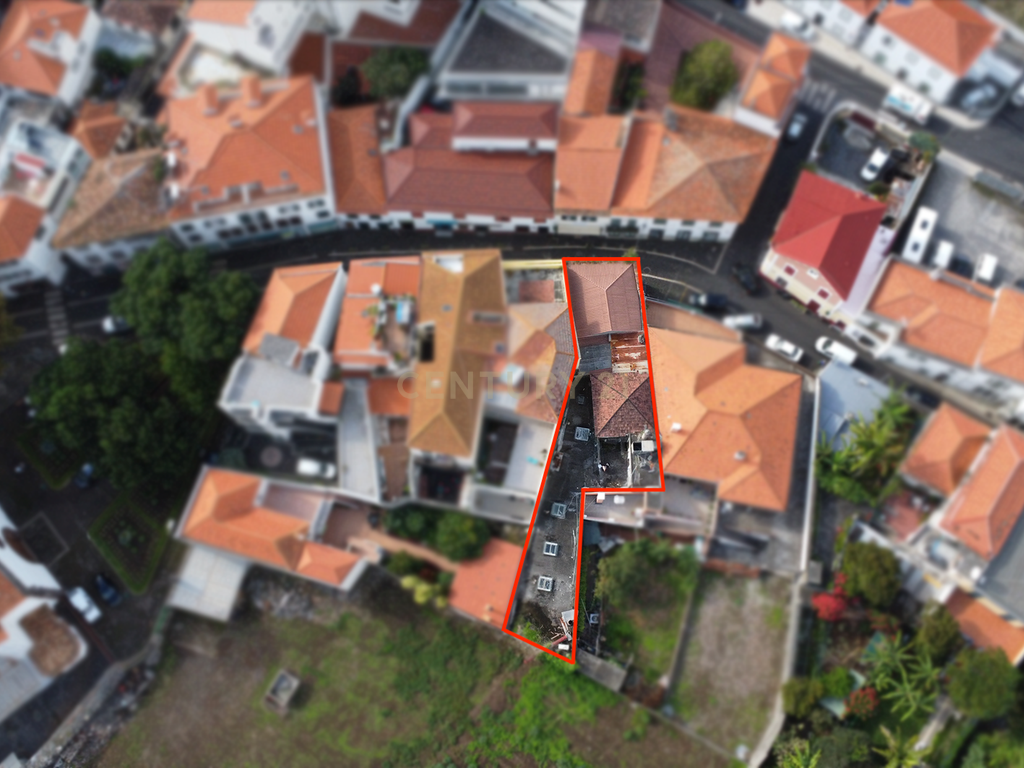 Prédio no centro de Machico - Potencial de Investimento - Image 3
