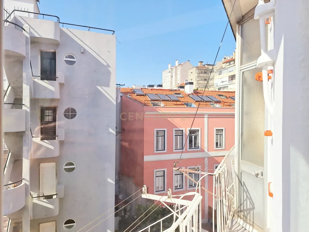 Apartamento T3+2 para Arrendamento em Campolide - Image 17