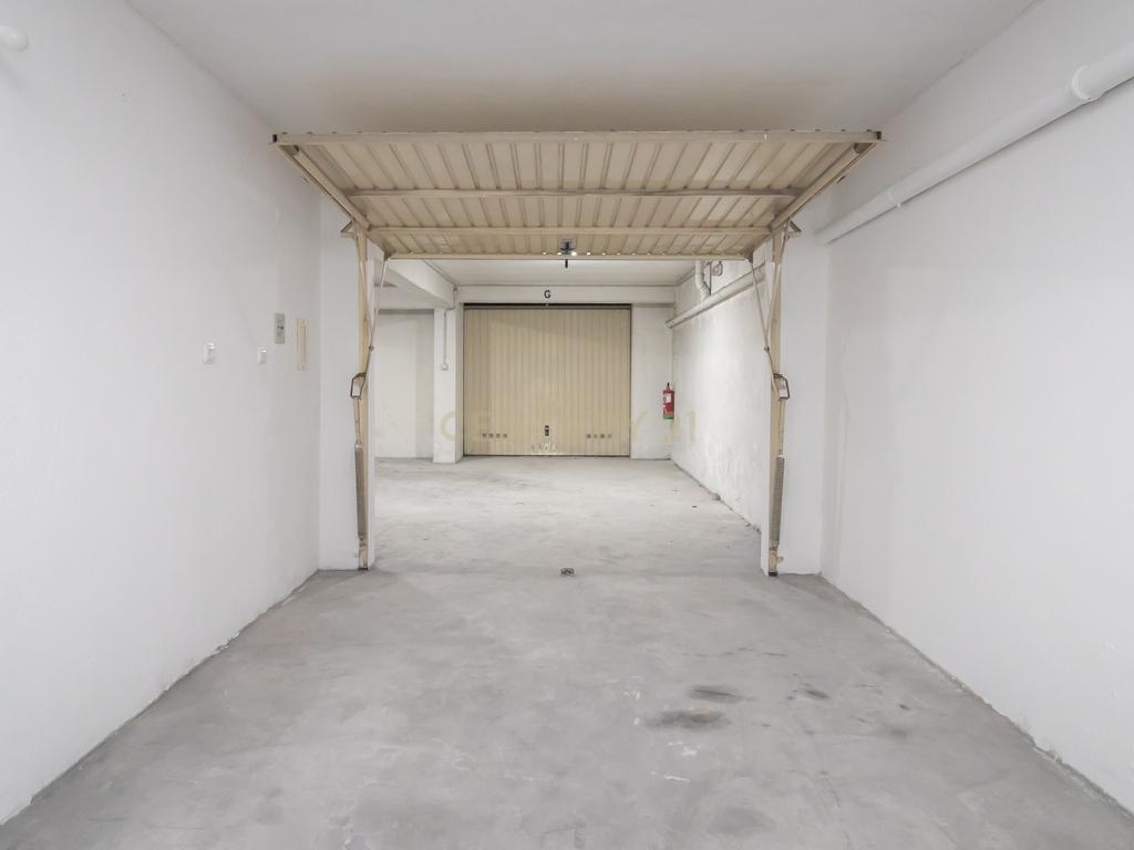 Garagem Box Fechada de 28m² – Bairro da Cascalheira, Pinhal Novo - Image 1