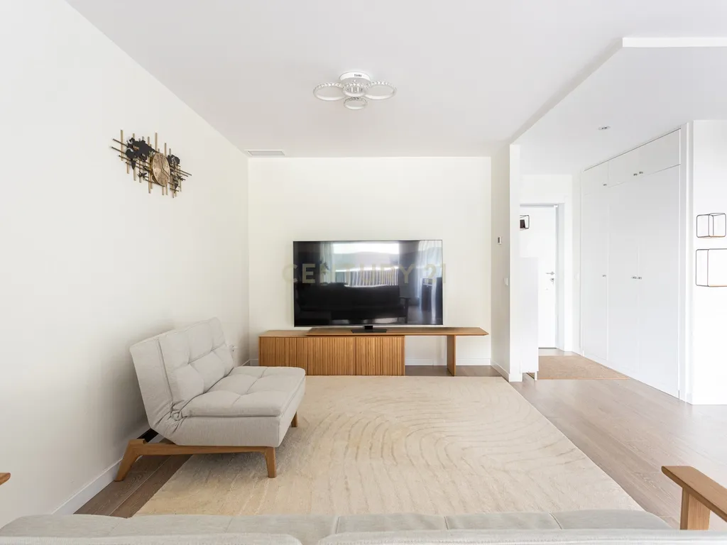 - Image 3