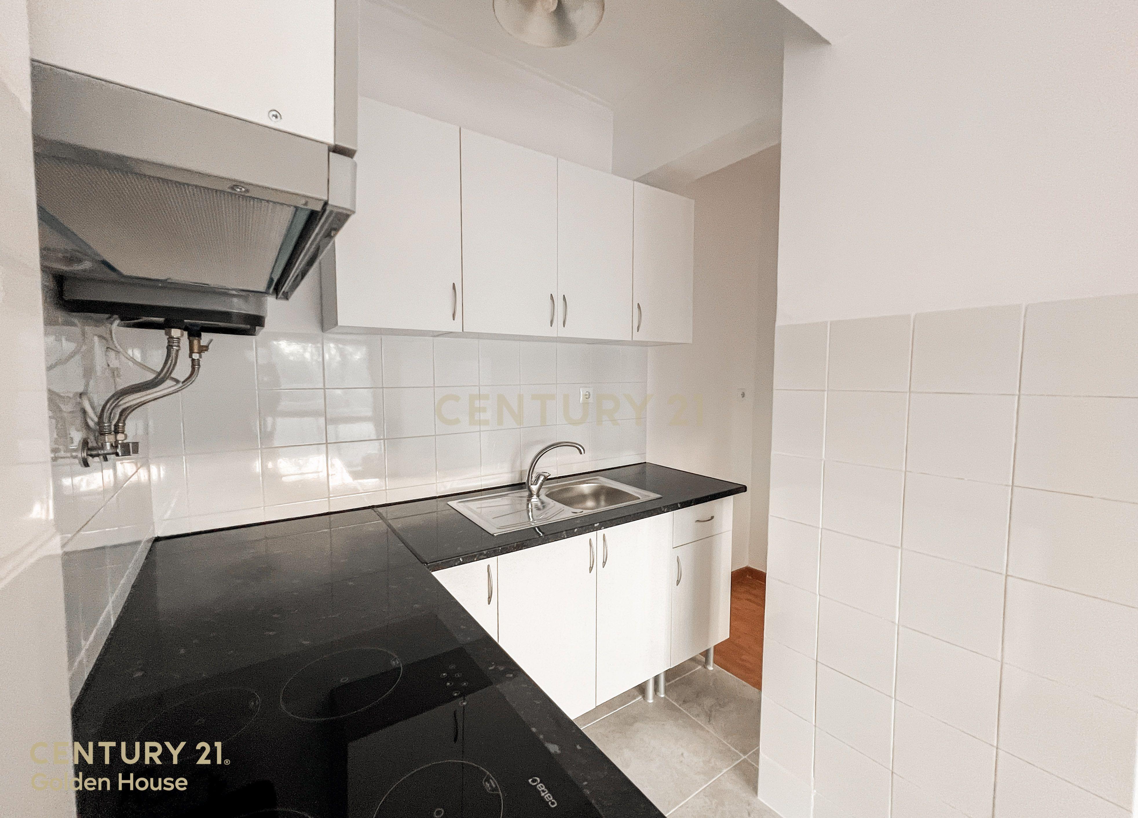 Apartamento Renovado T1 com Vista Panorâmica em Lisboa - Image 5