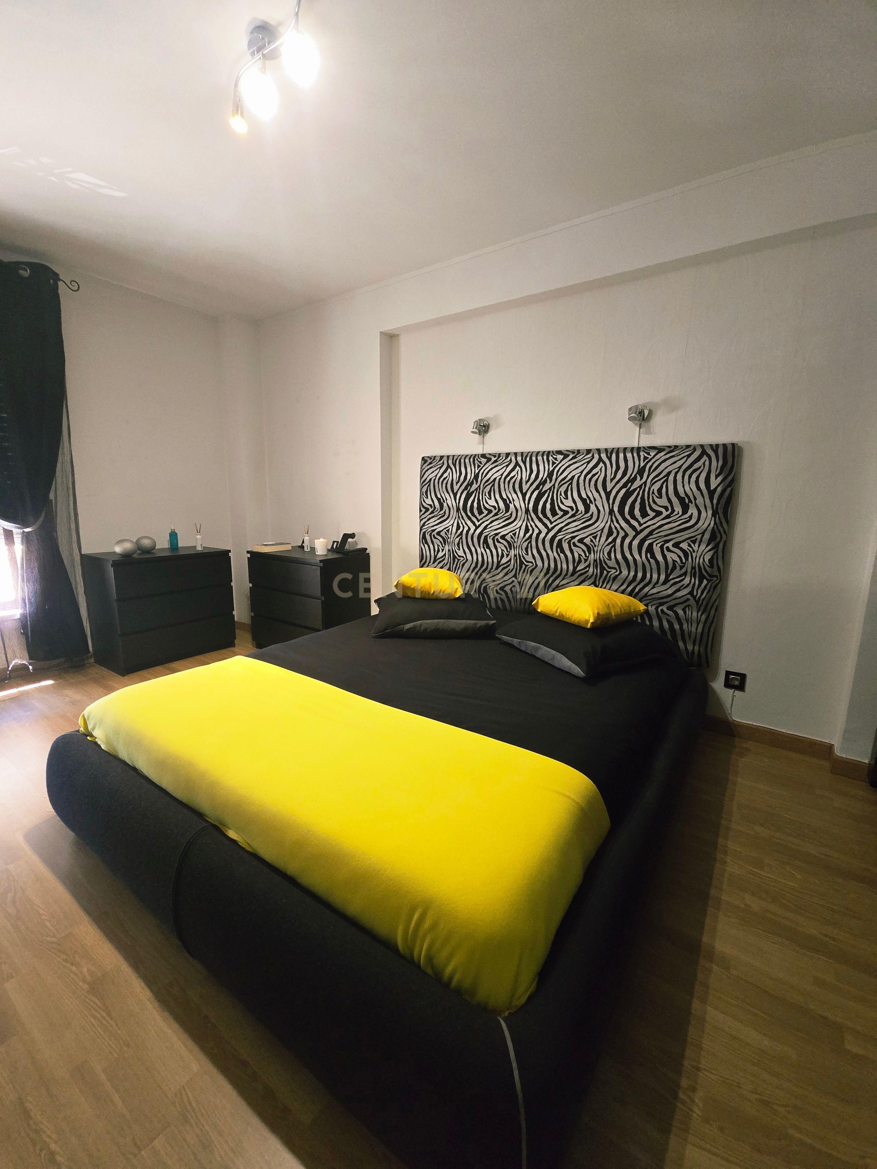 Fotografia 4 de Apartamento T2 com boas áreas, luminosidade, duas varandas fechadas e arrecadação | Tapada das Mercês