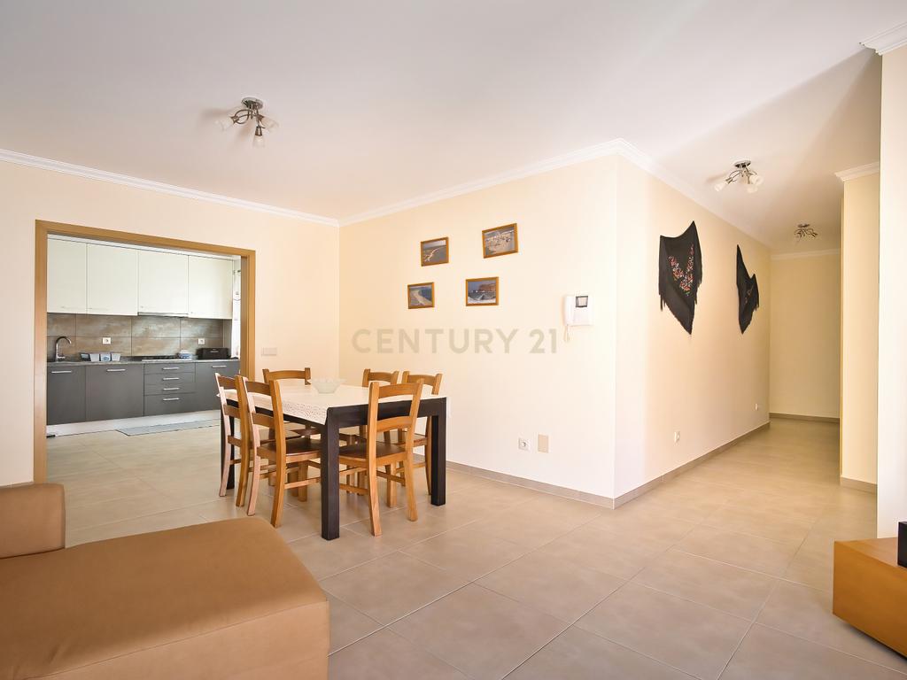 Apartamento T3 Espaçoso e Acolhedor, a Passos do Mar na Nazaré. - Image 7