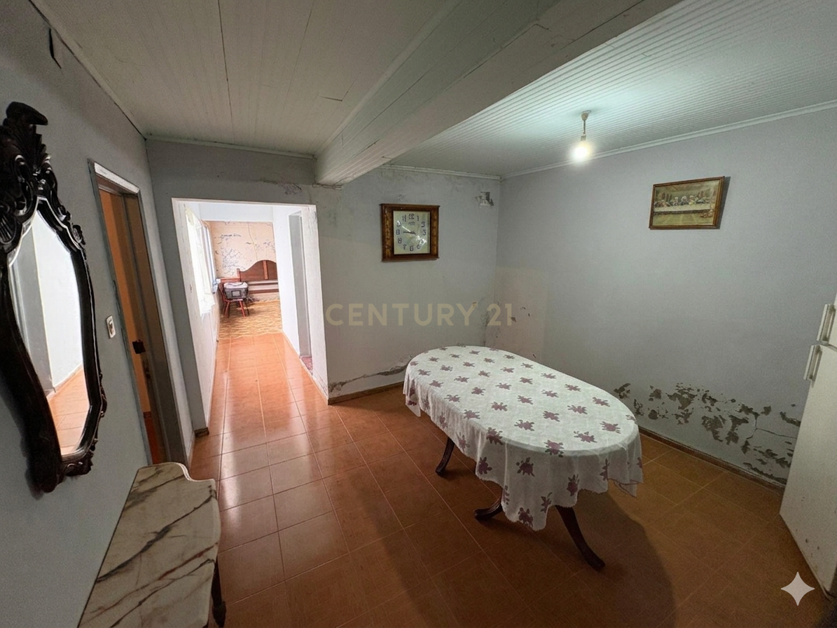 Fotografia 11 de Moradia com potencial para 2 habitações | Investimento | Ribeira Quente