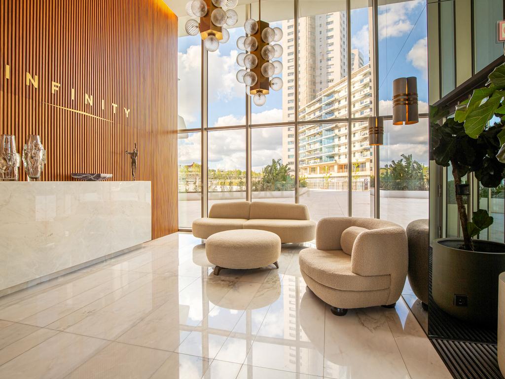 Apartamento de Luxo com 3 Quartos Virado a Sul na prestigiada Infinity Tower - Image 1