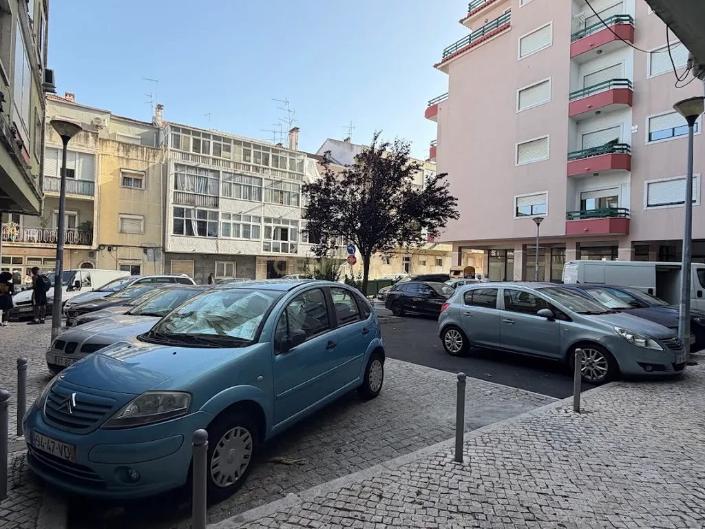 Loja com montra em Queluz - Image 7