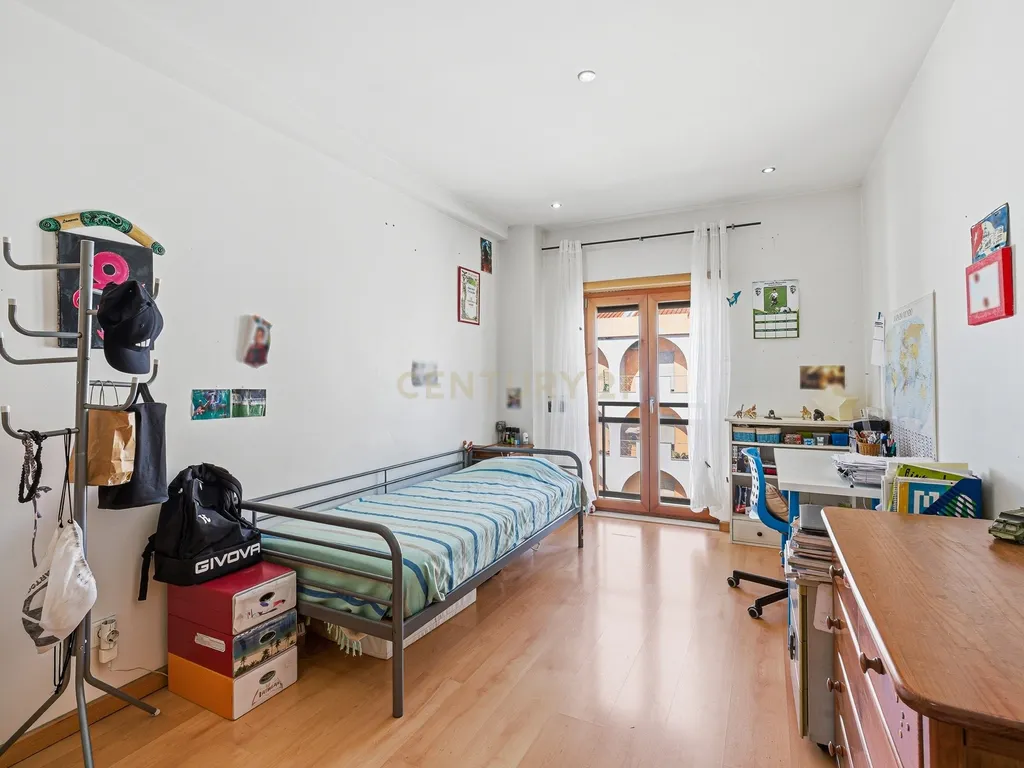 Apartamento T3 Duplex Samouco | Box para 2 Viaturas | Elevador - Image 11