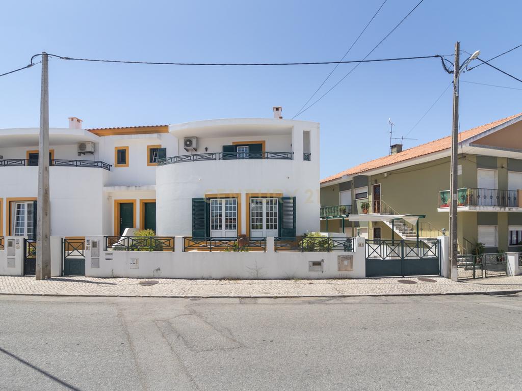 Moradia duplex de 5 assoalhadas com cave em Azeitão - Image 55