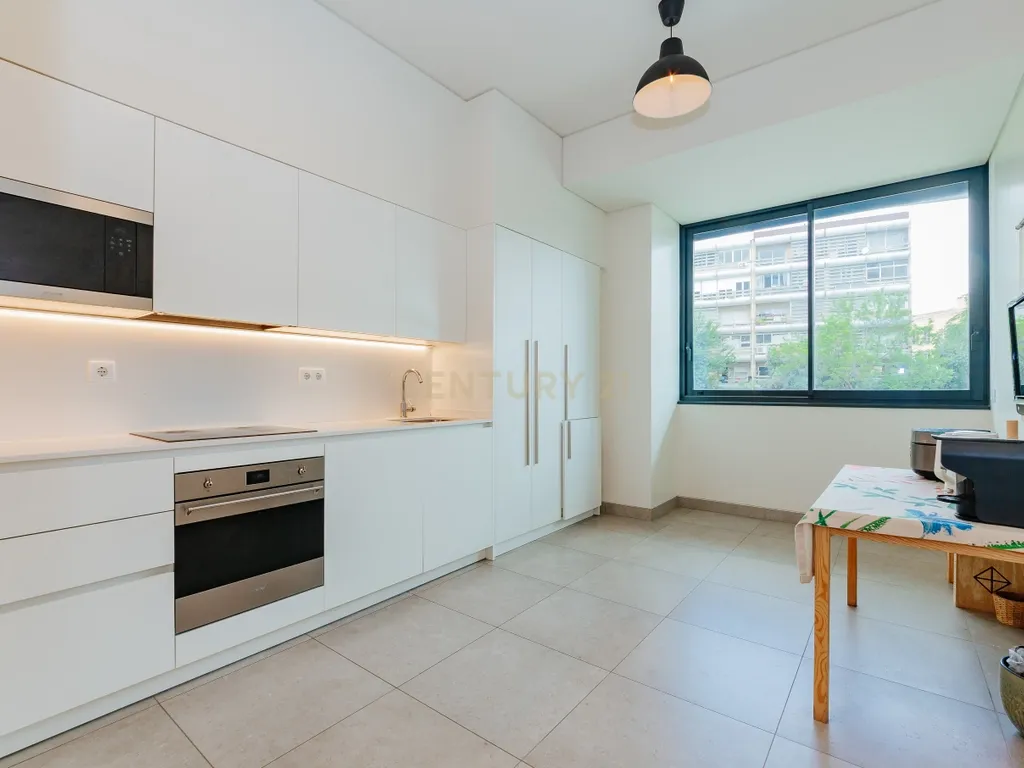 Apartamento T4 no VALRIO, Olivais - Image 9