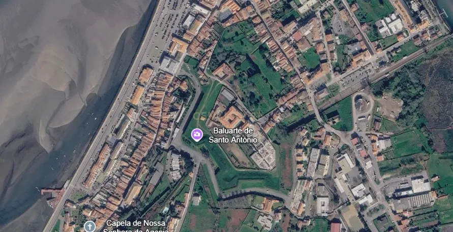Moradia na zona histórica em Caminha. - Image 12