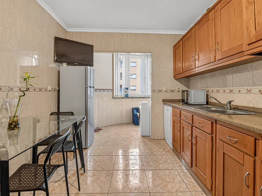 Apartamento T3 com Garagem Fechada, excelente localização!! - Bragança - Image 6