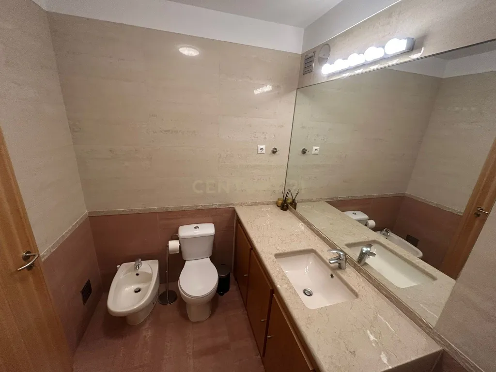 Excelente apartamento T3 - Com Parqueamento - MOBILADO - Image 24