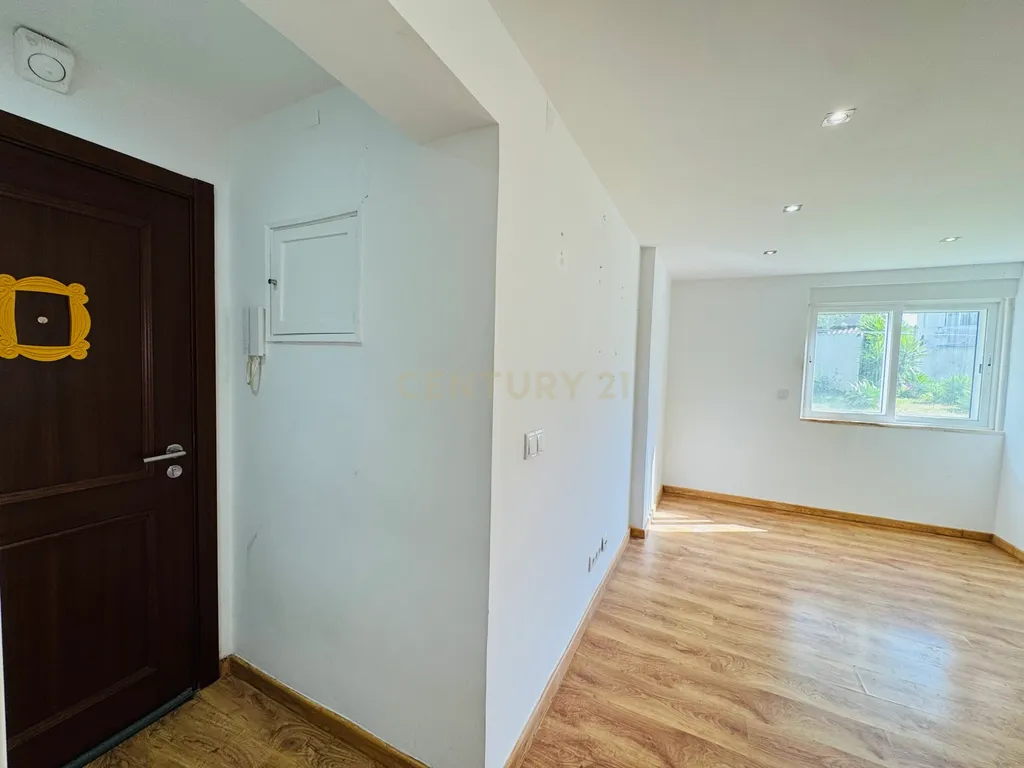 APARTAMENTO T3 REMODELADO NA ENCARNAÇÃO - Image 4