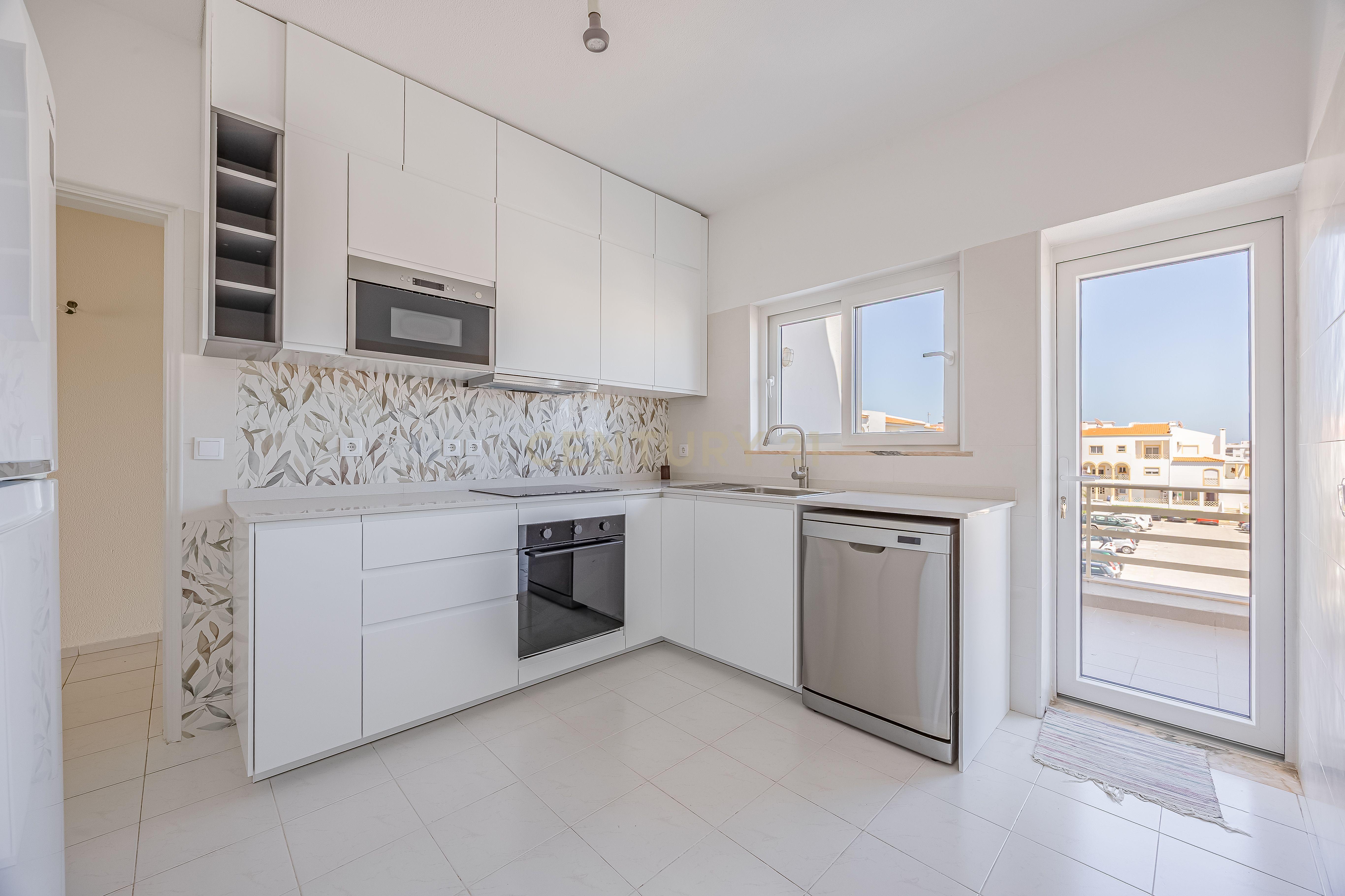Fotografia 2 de #NOVIDADE# Apartamento Renovado com muita luz natural T2 em Lagos, Faro