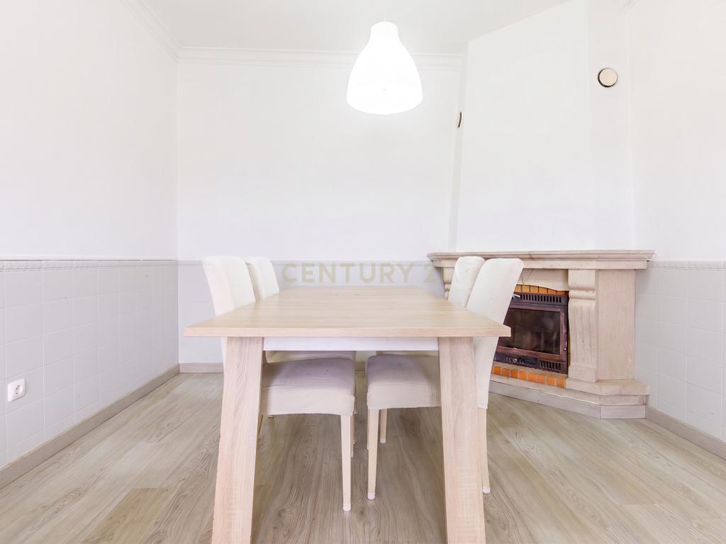 Excelente Apartamento de 4 Assoalhadas com Terraço e Sótão Independente na Quinta do Conde. - Image 8