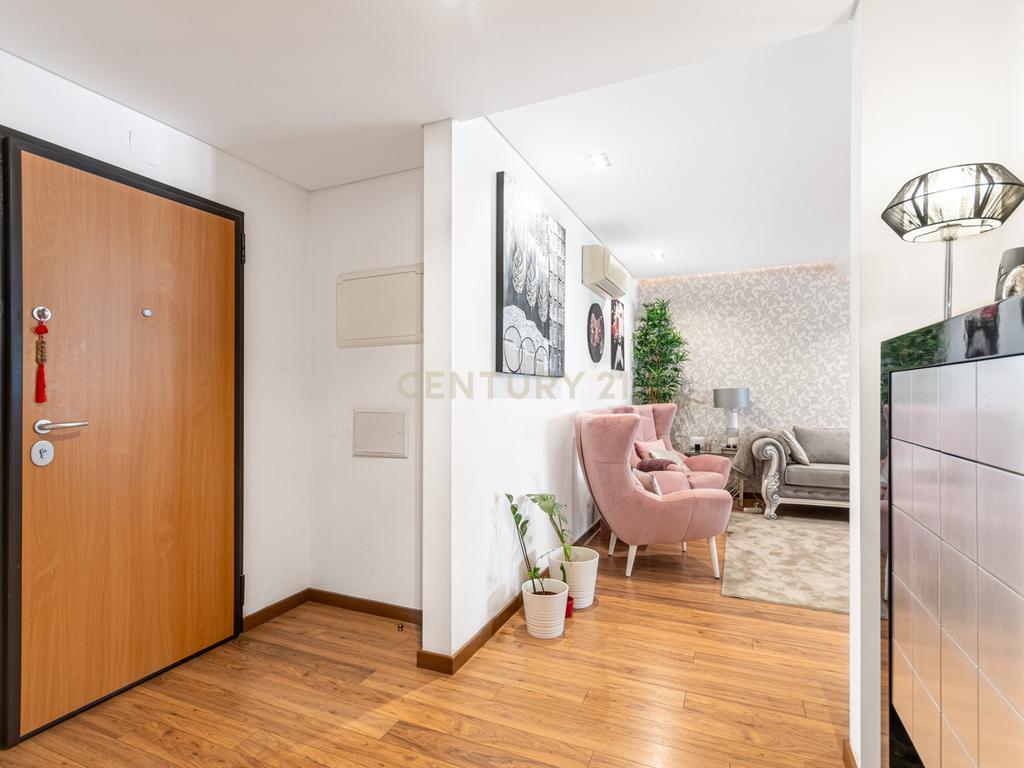 Apartamento T4 na prestigiada Urbanização Quinta do Infantado, Loures com Vista Panorâmica sobre as Lezírias - Image 2