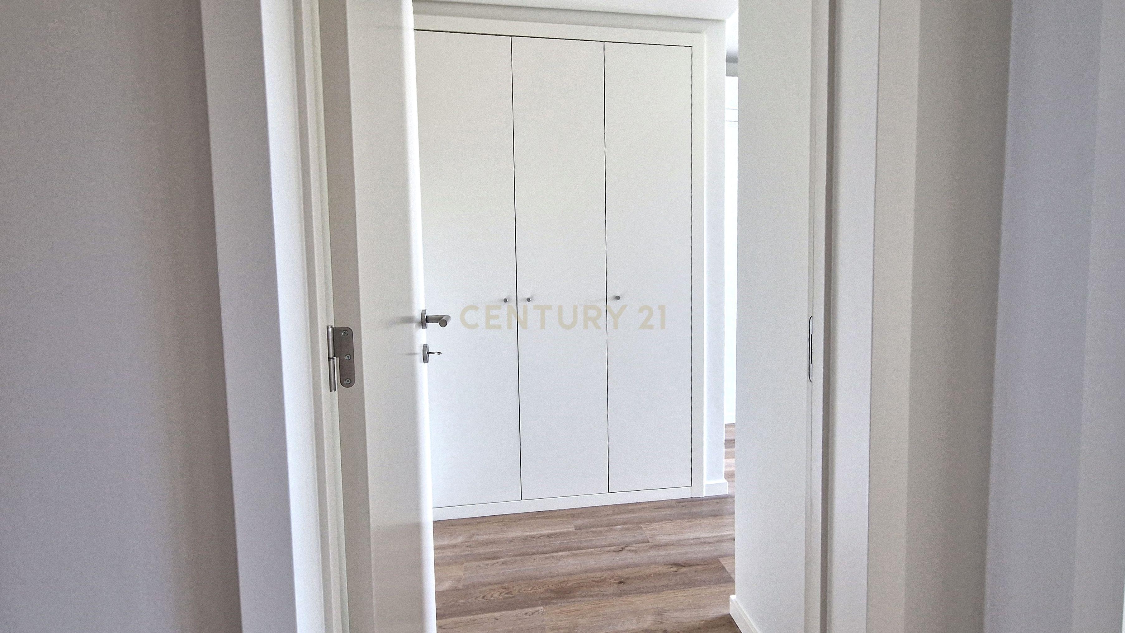 Alta de Lisboa, T3 - NOVO, 3 casas de banho e 2 lugares de garagem - Image 10