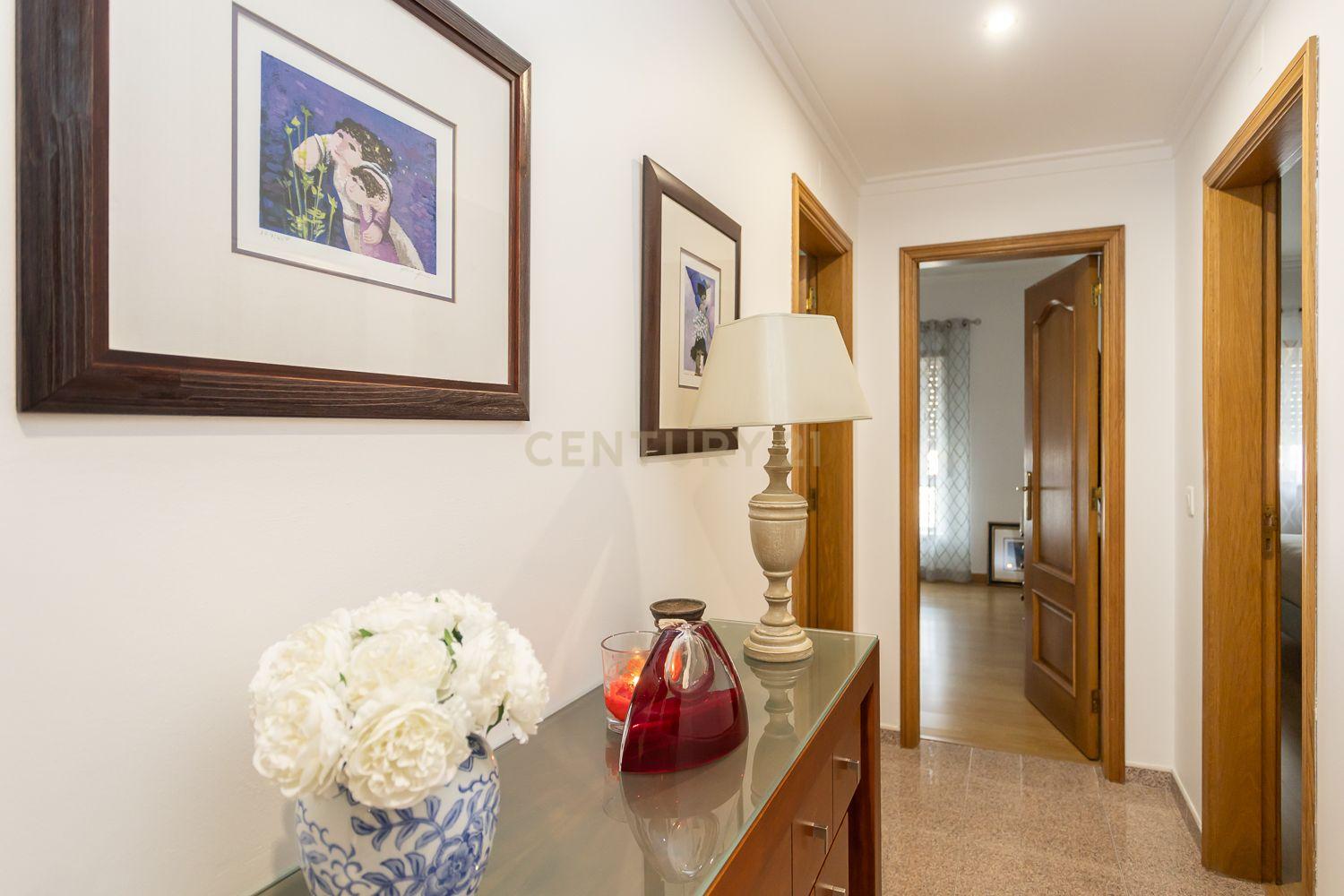 Apartamento T4 c/Arrecadação - Torre da Marinha - Image 25