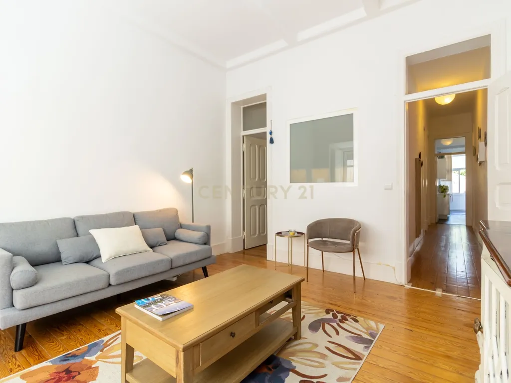 T2 Remodelado com Charme e Vibe Cosmopolita em Sapadores - Image 2