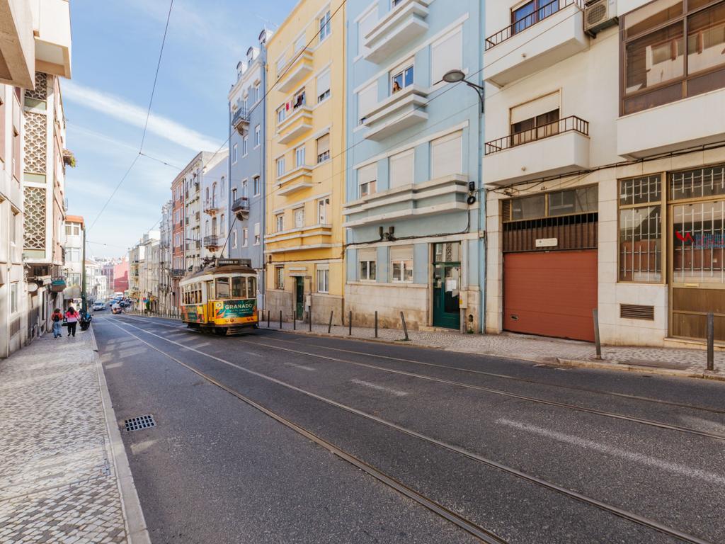 T2+1 com Terraço de 50m², Estacionamento e Localização Premium na Graça / Penha de França - Image 32