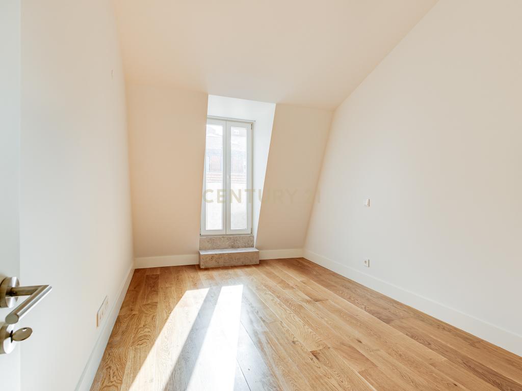 Apartamento T2+1 inserido no emblemático Edifício "Alegria 25". - Image 24
