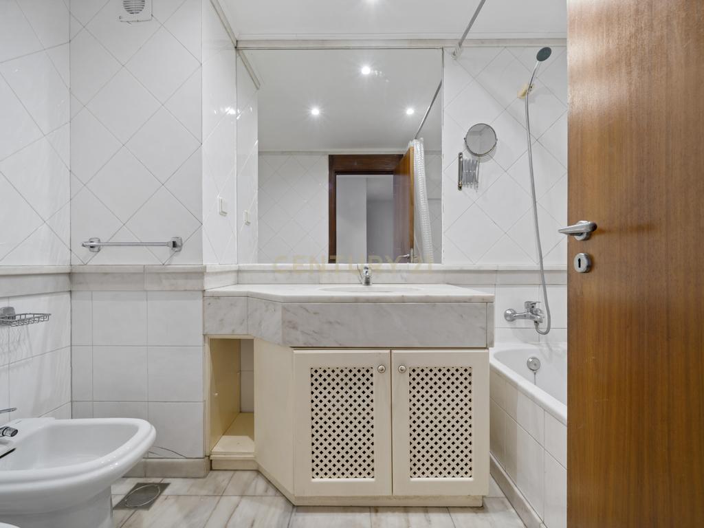 Apartamento T2 à Venda, com Jardim e Vista Mar - Pilar, Funchal - Image 22