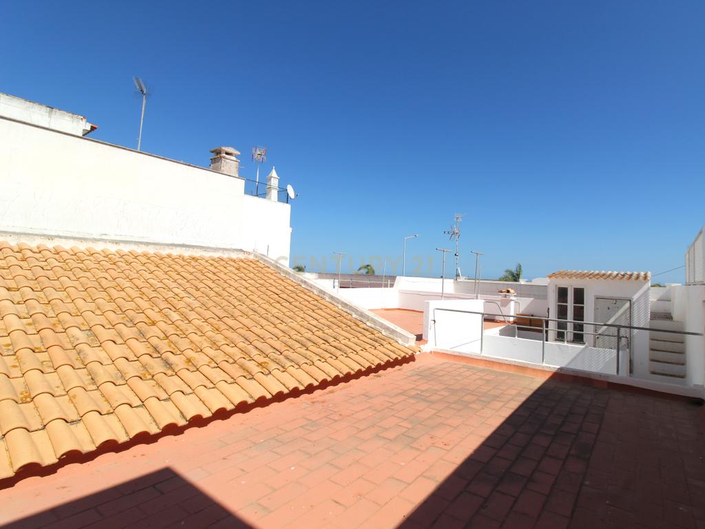 Moradia tradicional, 184 m2, em primeira linha de Santa Luzia. - Image 22
