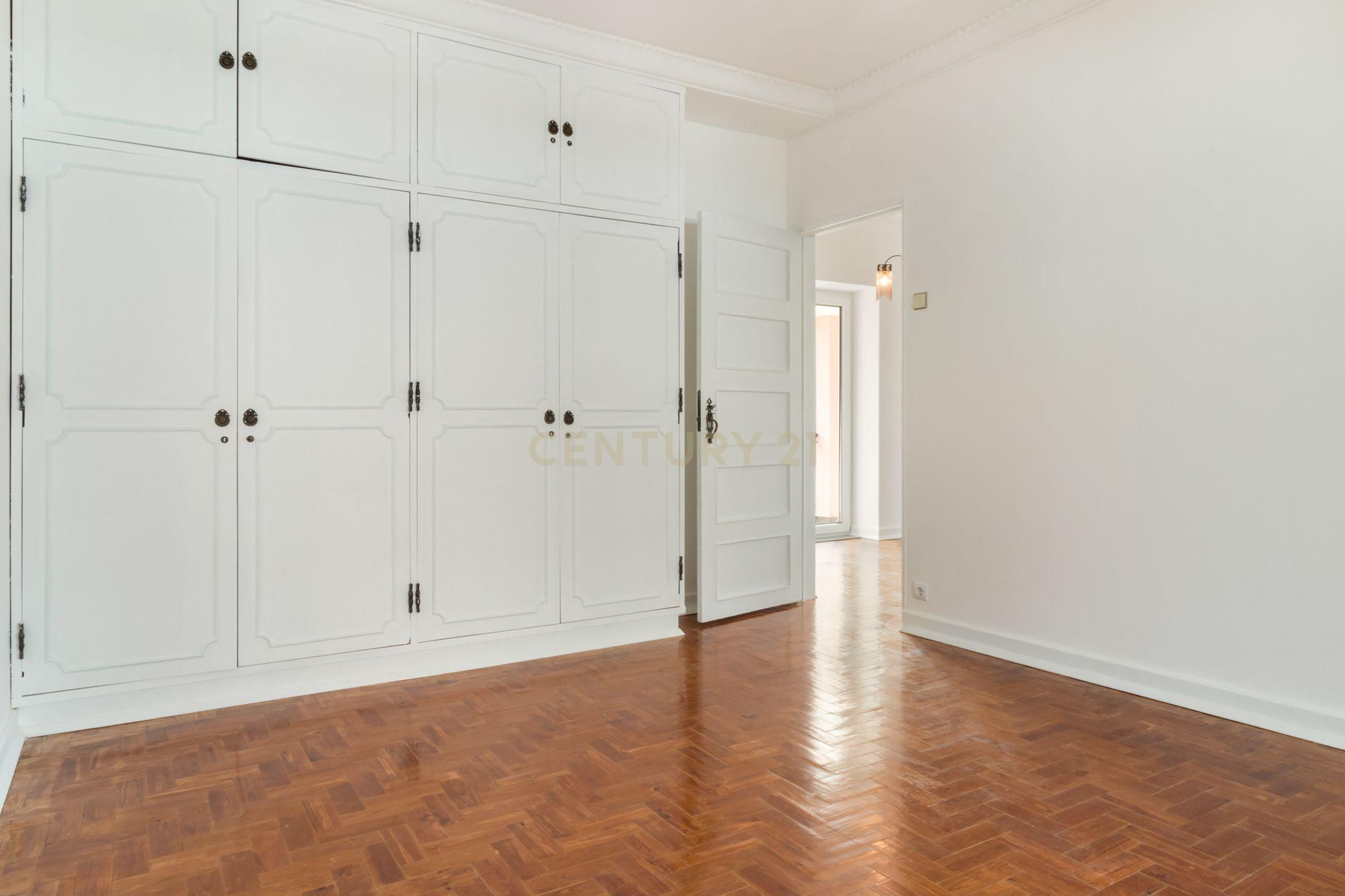 Moradia T3+2 para renovar em Alvalade, Lisboa. Em Venda! - Image 15