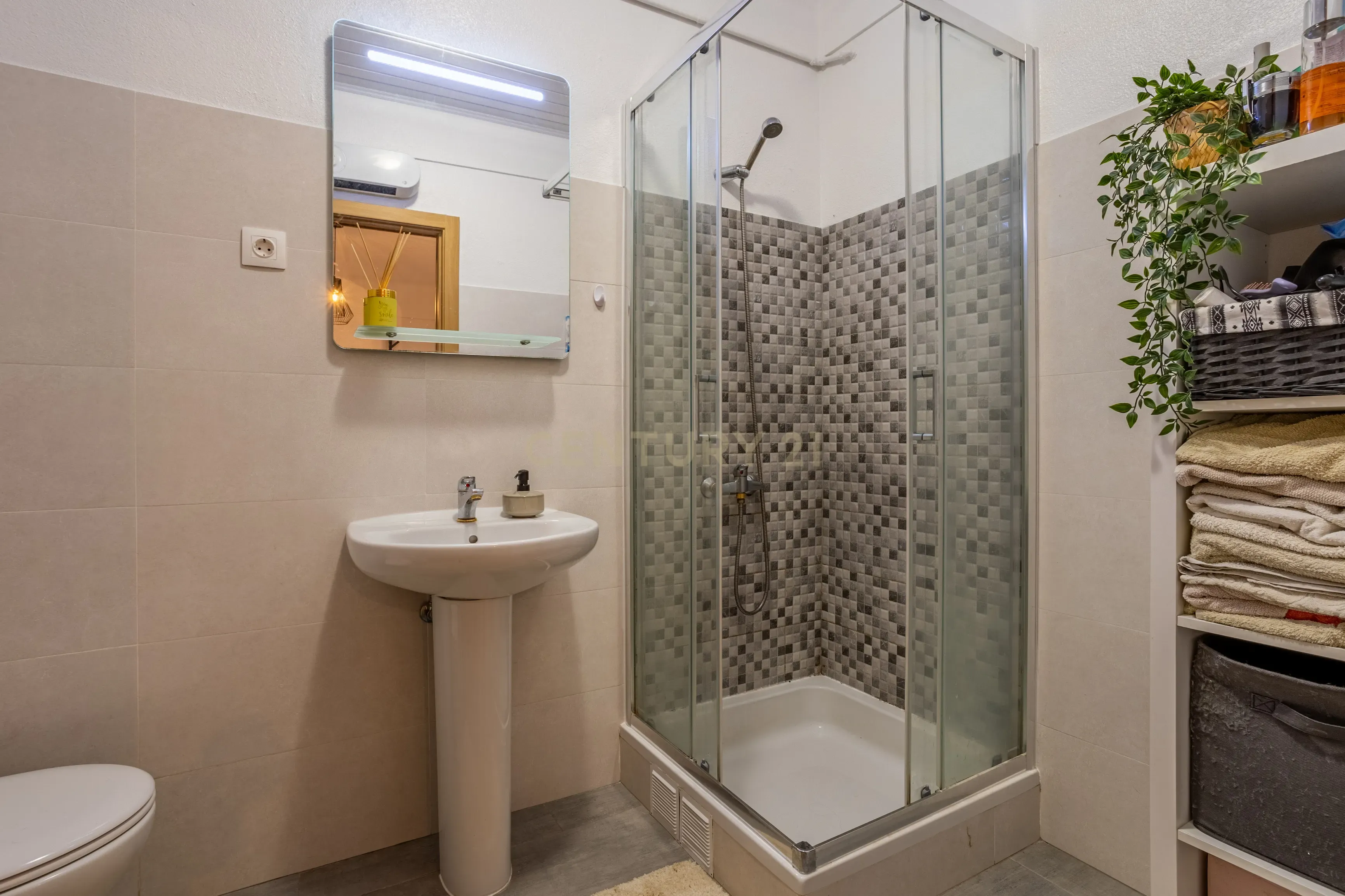 Apartamento T2 na Nazaré - Totalmente Remodelado com Vista Mar - Image 18