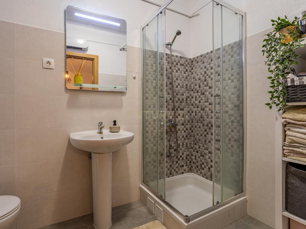 Apartamento T2 na Nazaré - Totalmente Remodelado com Vista Mar - Image 18