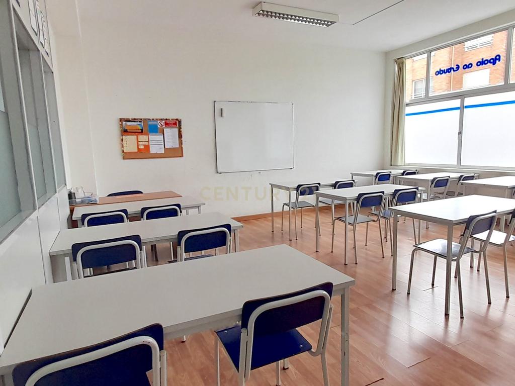 Grandioso Centro de Estudos em pleno funcionamento com diversos serviços no concelho de Matosinhos, Porto - Image 13