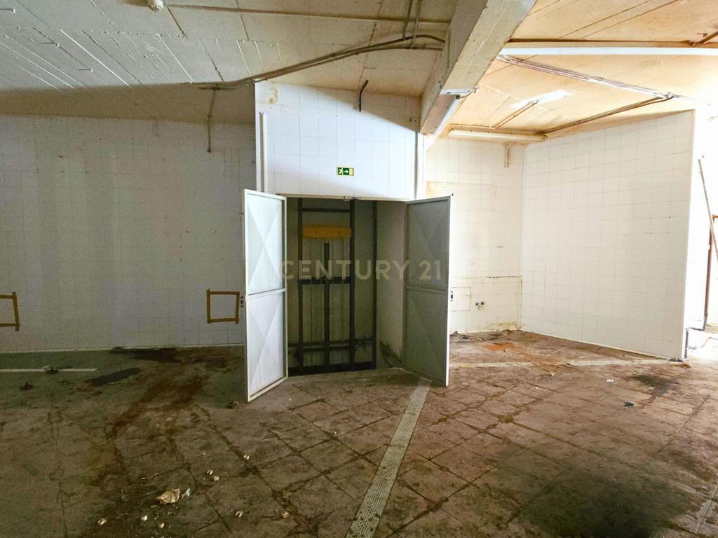Loja Algés com 330 m2 - Image 17