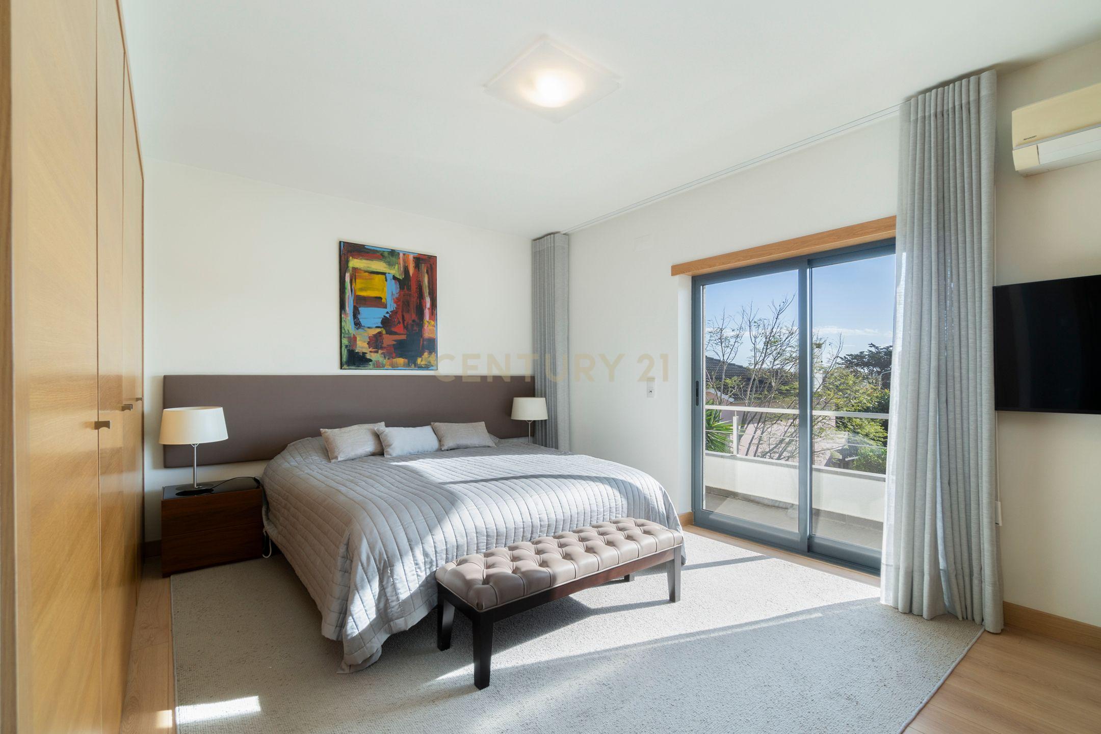 🏡 Luxo em Cada Detalhe: Moradia Exclusiva em Birre, Cascais - Image 9