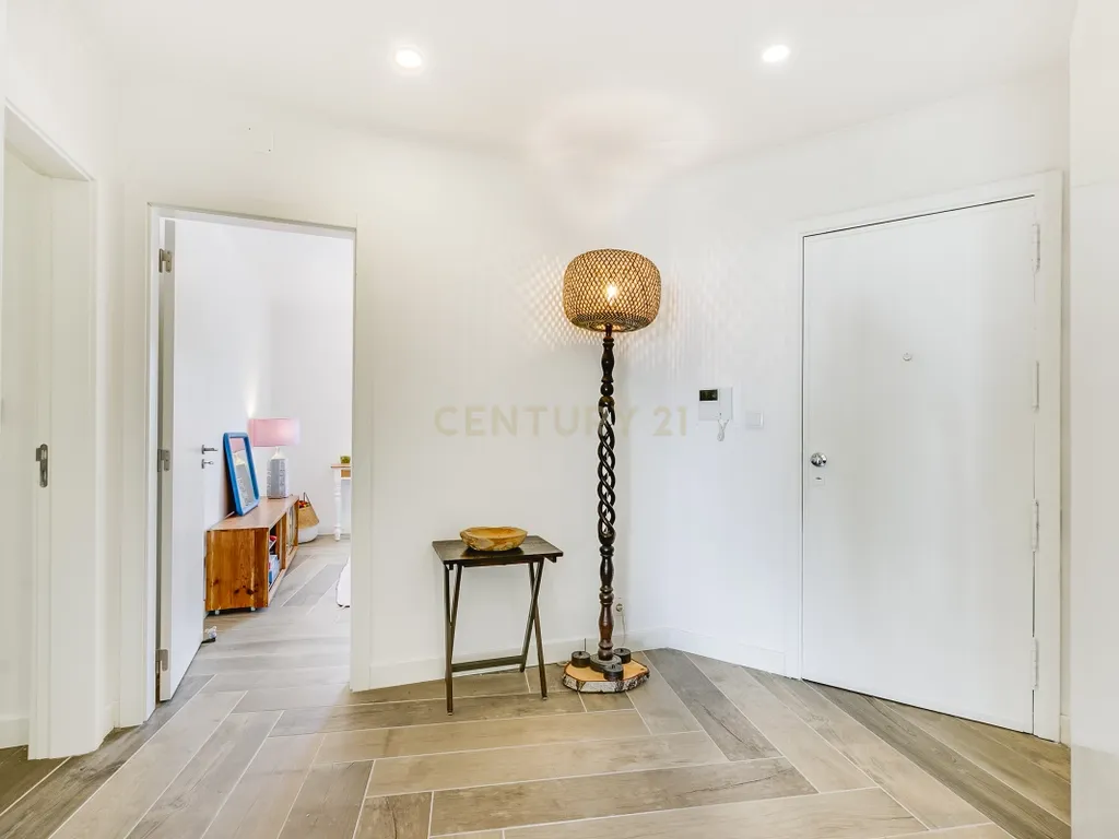 Apartamento T4 com 3 Suites, em zona Prime de Algés - Image 20