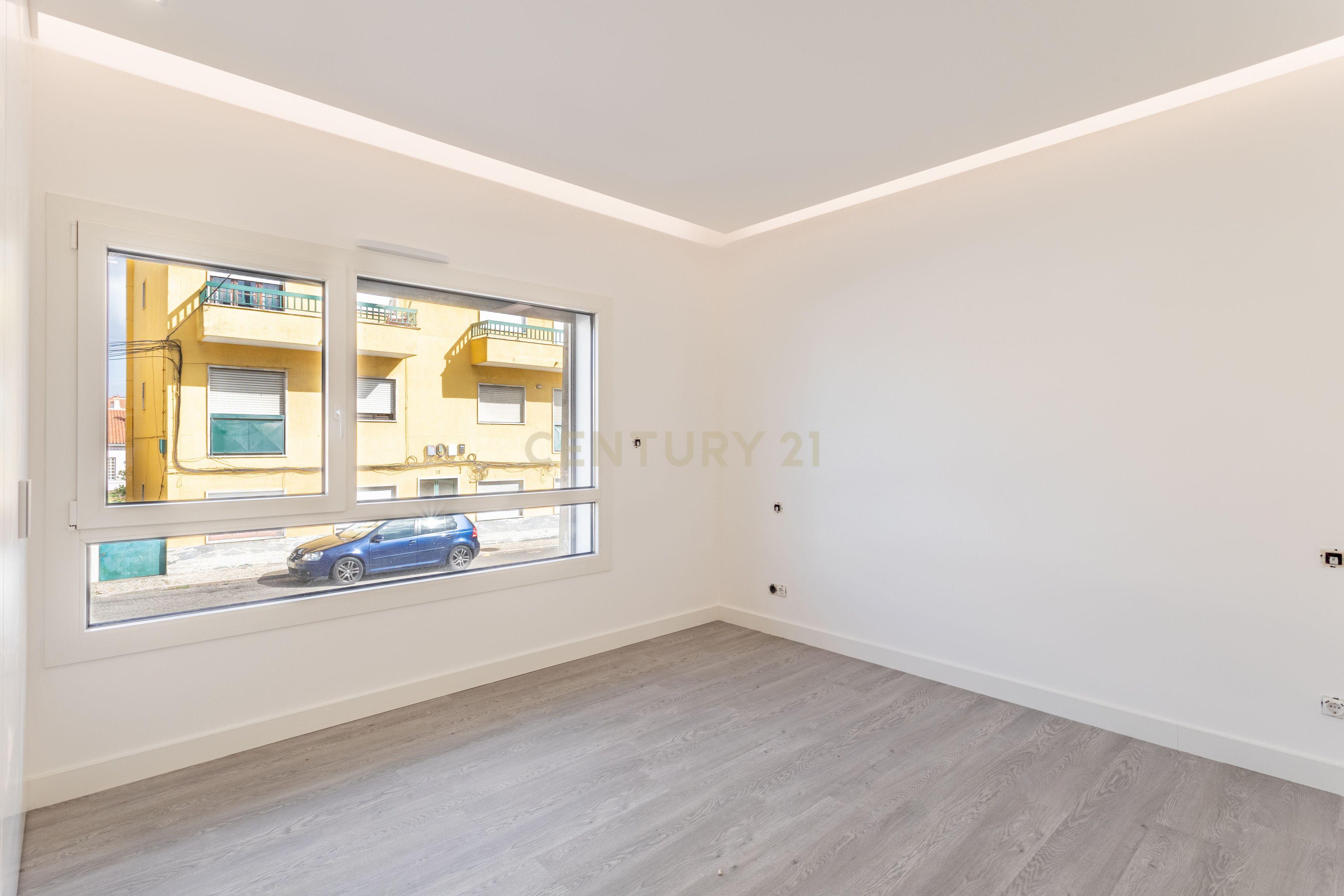 Moradia de luxo V4 no Bairro das Maroitas, São João da Talha - Image 12