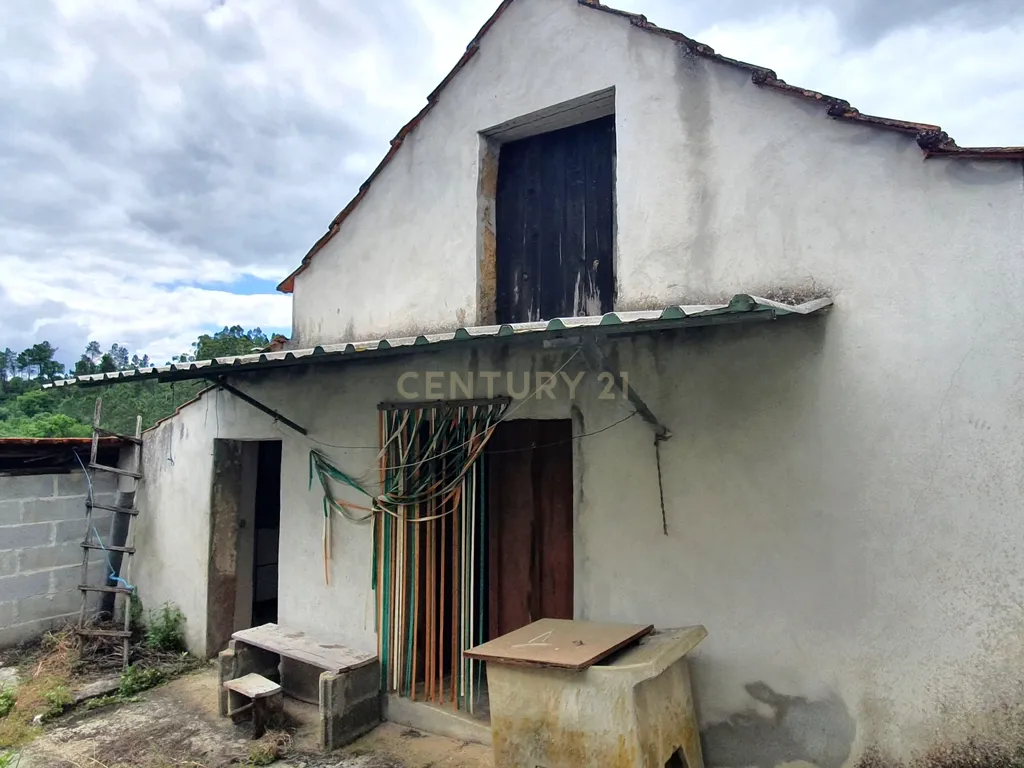 Moradia c/ Terreno e Anexos - Image 23