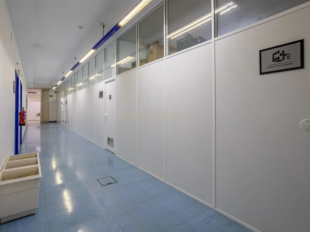 Edifício Comercial em Carnaxide - 5 Pisos - Image 24