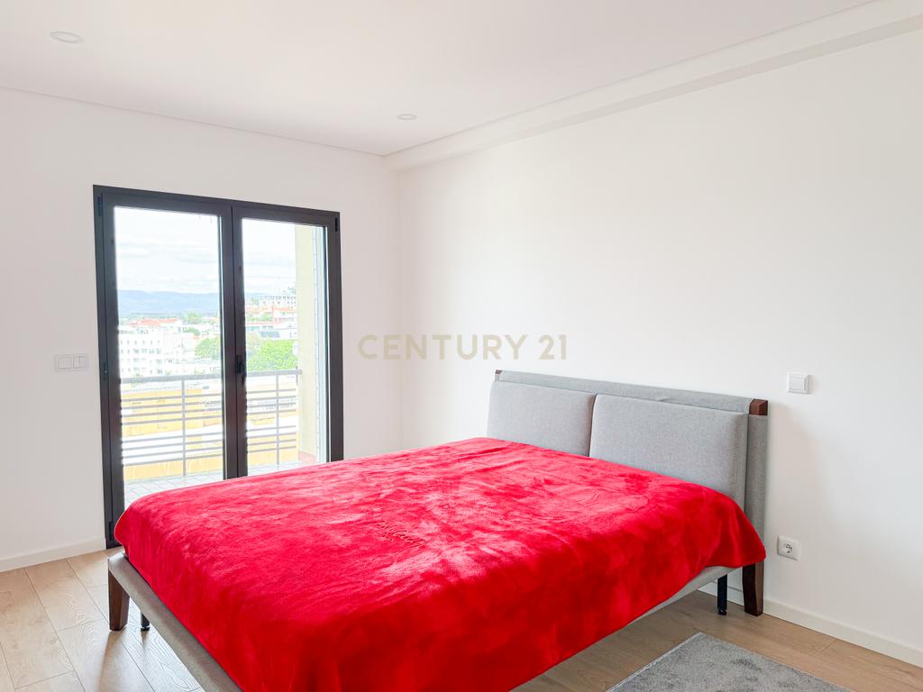 Apartamento T3 Remodelado com garagem em Braga | Próximo do Centro Histórico - Image 31