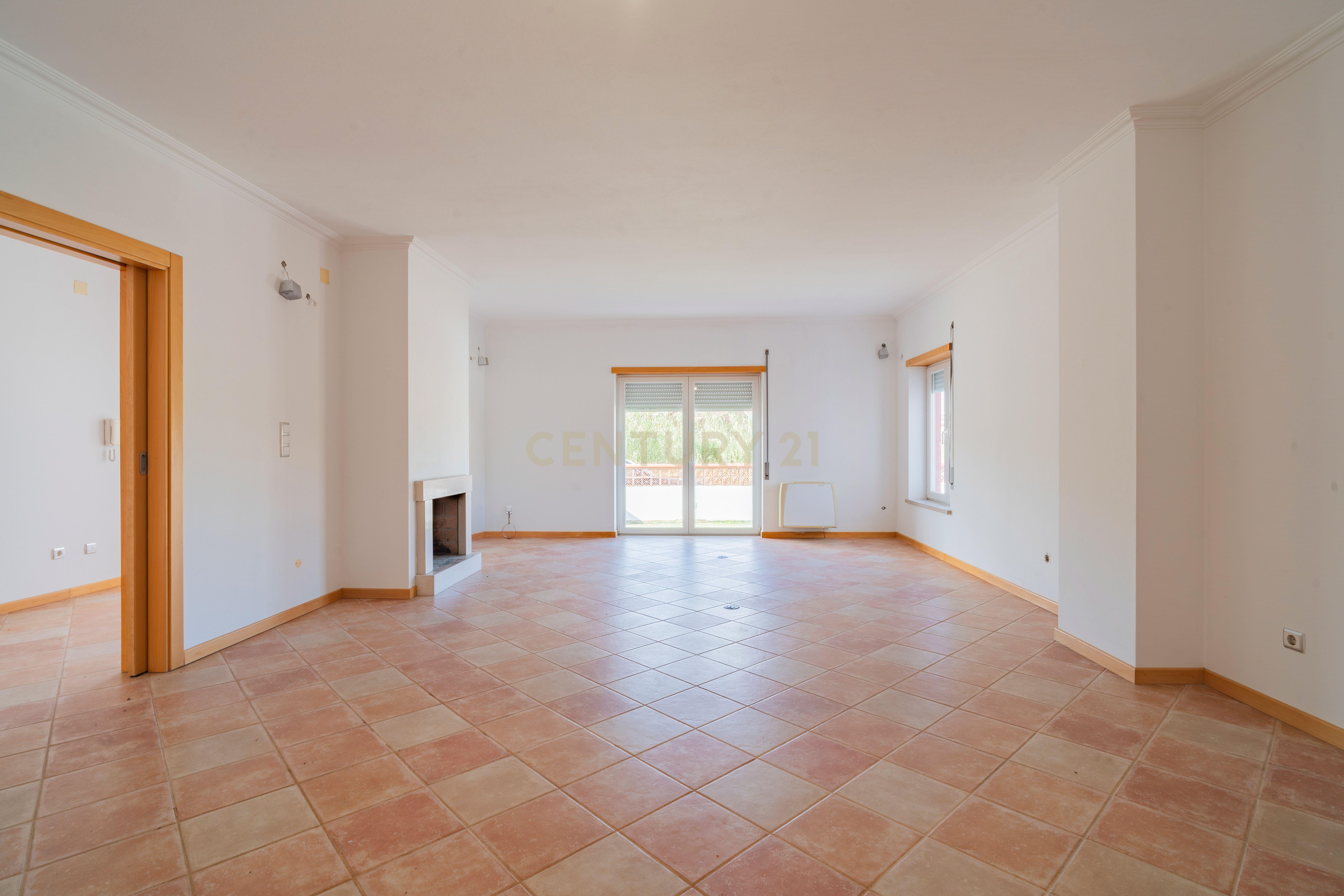 Fotografia 7 de Moradia T3 Térrea com 1.050m² de Terreno, Cave de Convívio e Elevada Eficiência Energética - Amieira, Marinha Grande