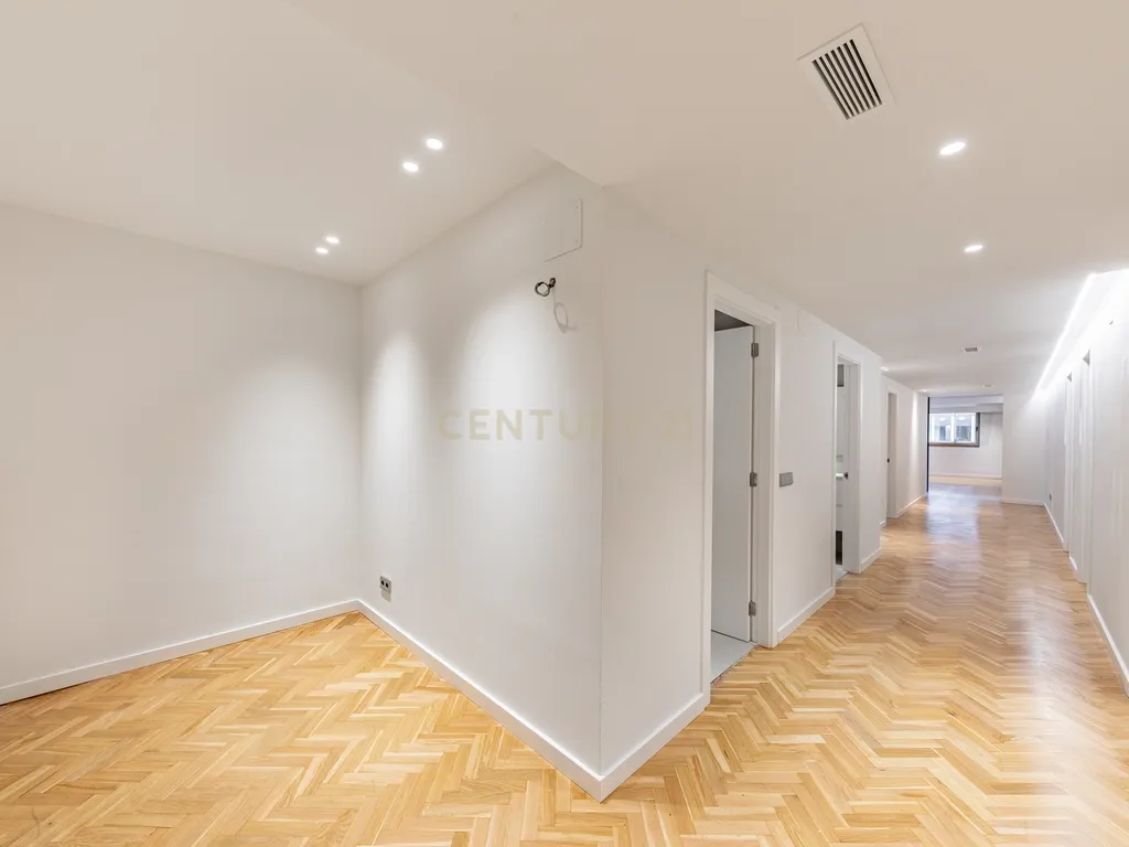 Espetacular apartamento renovado de 220 m² com 4 quartos - Image 10