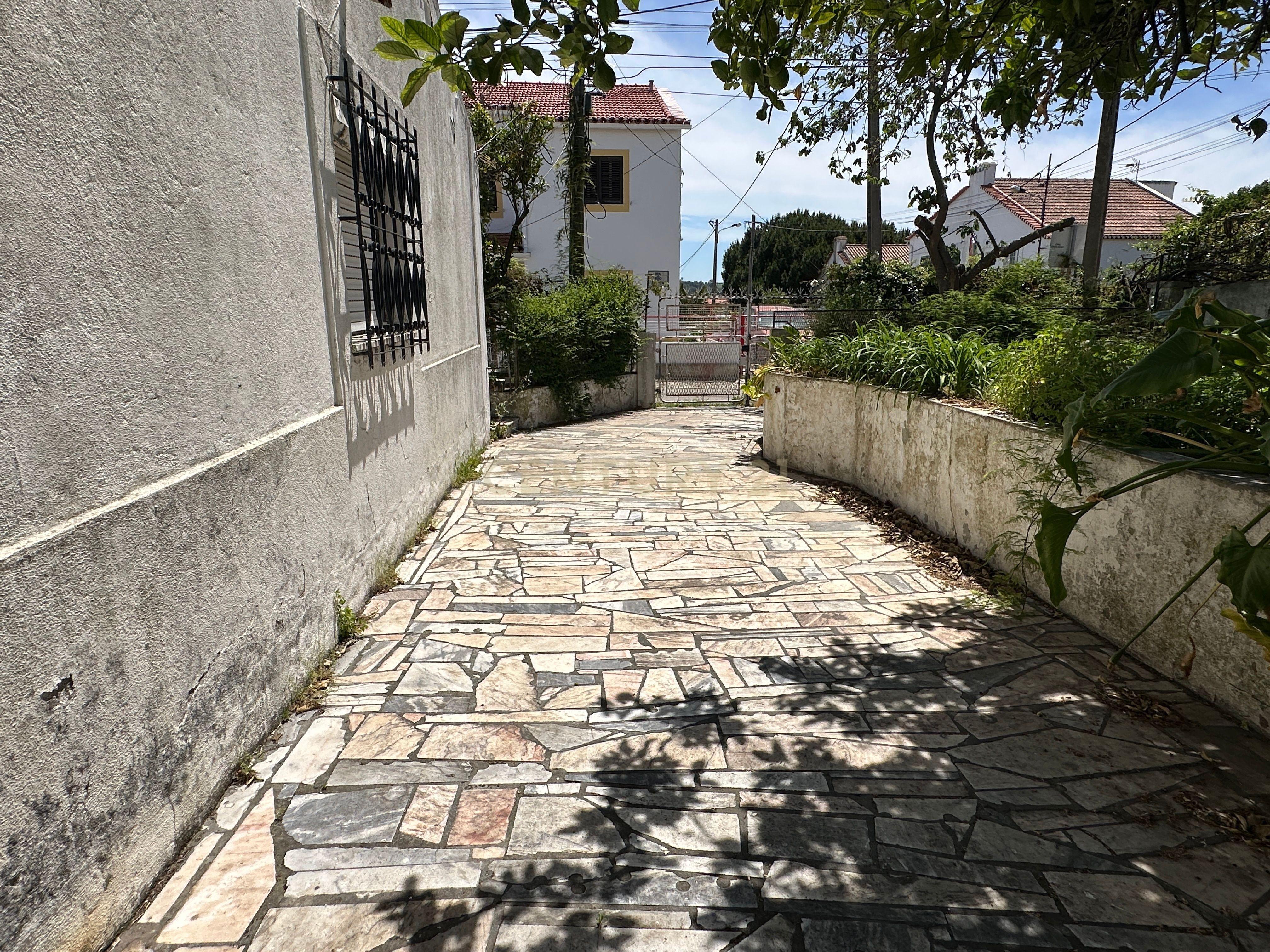 Moradia para Remodelação ou ampliação no Bairro do Pombal, Almada  - Image 11