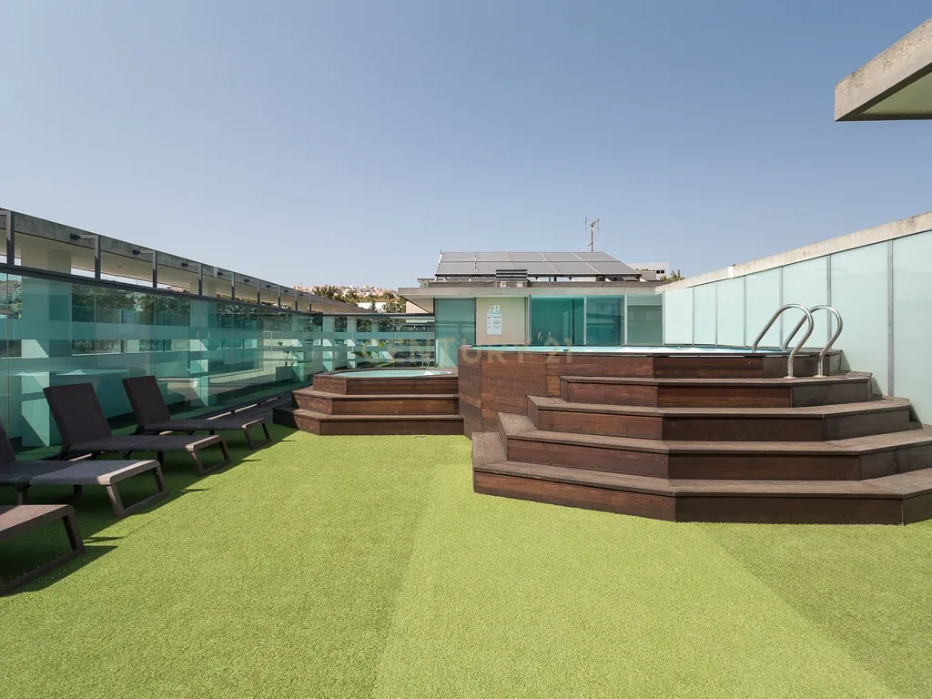 Apartamento T2 num condomínio com Vista Panorâmica em Odivelas, Famões - Image 31