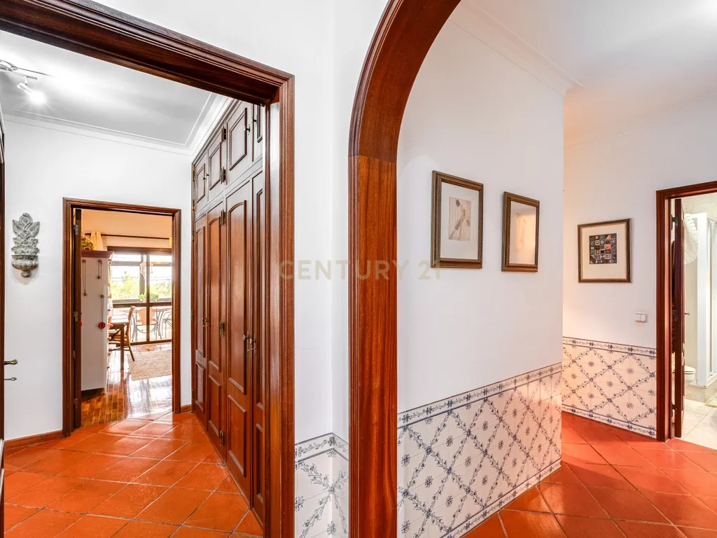 Há casas que se visitam… e há casas que se sentem. Esta é, sem dúvida, uma delas. - Image 17