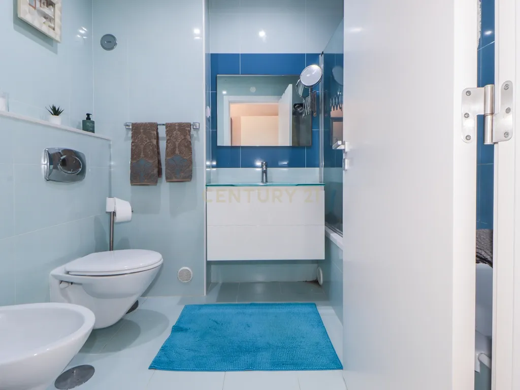 Apartamento duplex T2+2 com terraços - Image 11