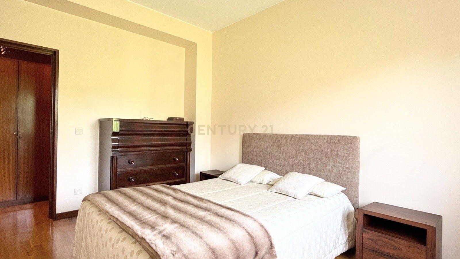 Fotografia 12 de Apartamento T4 com Vista Panorâmica em Lordelo do Ouro